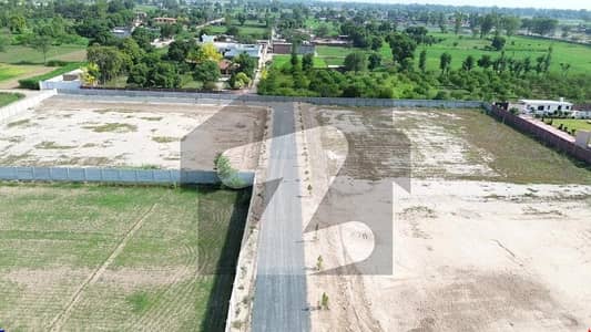 آرچرڈ گرینز بیدیاں روڈ,لاہور میں 4 کنال فارم ہاؤس 1.8 کروڑ میں برائے فروخت۔