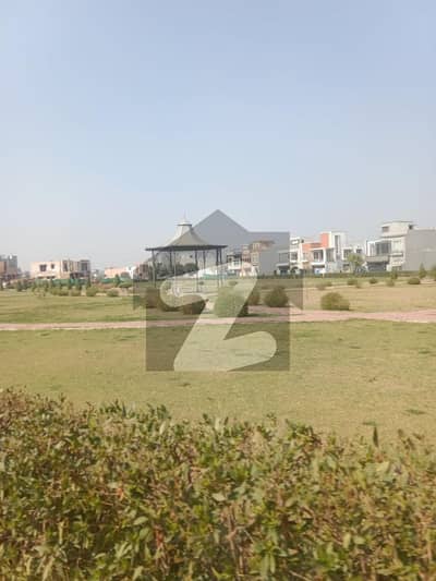 بحریہ آرچرڈ لاہور میں 10 مرلہ رہائشی پلاٹ 1.05 کروڑ میں برائے فروخت۔