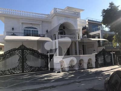 ltalian style house available for rent