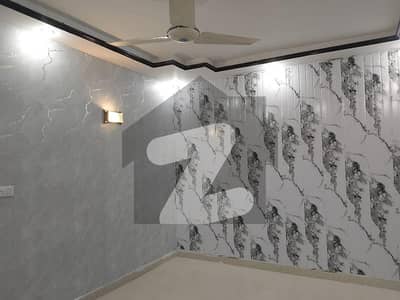 کلفٹن ۔ بلاک 2 کلفٹن,کراچی میں 3 کمروں کا 4 مرلہ فلیٹ 1.25 لاکھ میں کرایہ پر دستیاب ہے۔