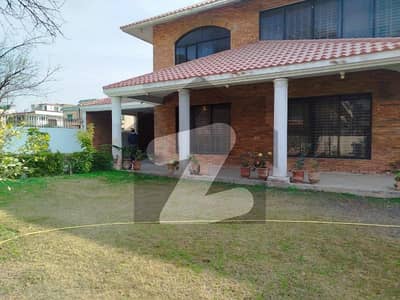 ایف ۔ 10 اسلام آباد میں 6 کمروں کا 1 کنال مکان 8.0 لاکھ میں کرایہ پر دستیاب ہے۔