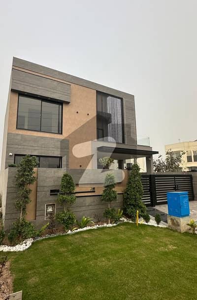 ڈی ایچ اے فیز 7 ڈیفنس (ڈی ایچ اے),لاہور میں 4 کمروں کا 10 مرلہ مکان 5.7 کروڑ میں برائے فروخت۔