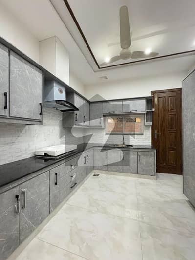 1 kanal full house available for rent