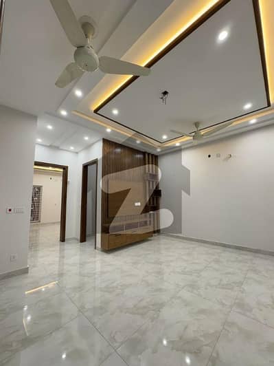 ڈی ایچ اے فیز 8 ڈیفنس (ڈی ایچ اے),لاہور میں 5 کمروں کا 1 کنال مکان 3.6 لاکھ میں کرایہ پر دستیاب ہے۔