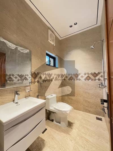 1 kanal upper portion available for rent