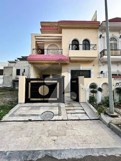 5 Marla Prime Location House for Rent