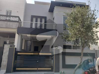 ڈی ایچ اے 9 ٹاؤن ۔ بلاک اے ڈی ایچ اے 9 ٹاؤن,ڈیفنس (ڈی ایچ اے),لاہور میں 3 کمروں کا 5 مرلہ مکان 2.15 کروڑ میں برائے فروخت۔