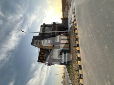 سٹی ہاؤسنگ سکیم جہلم میں 6 کمروں کا 8 مرلہ مکان 2.8 کروڑ میں برائے فروخت۔