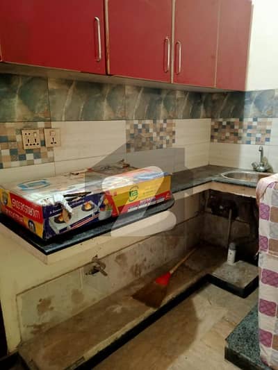 الفلاح ٹاؤن لاہور میں 3 مرلہ کمرہ 25.5 ہزار میں کرایہ پر دستیاب ہے۔