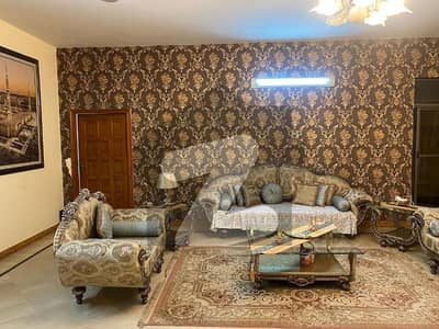 پیپلز کالونی نمبر 1 فیصل آباد میں 6 کمروں کا 1 کنال مکان 6.5 کروڑ میں برائے فروخت۔