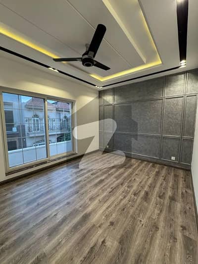 1 Kanal Upper Portion Available For Rent 1 Kanal Upper Portion Available For Rent