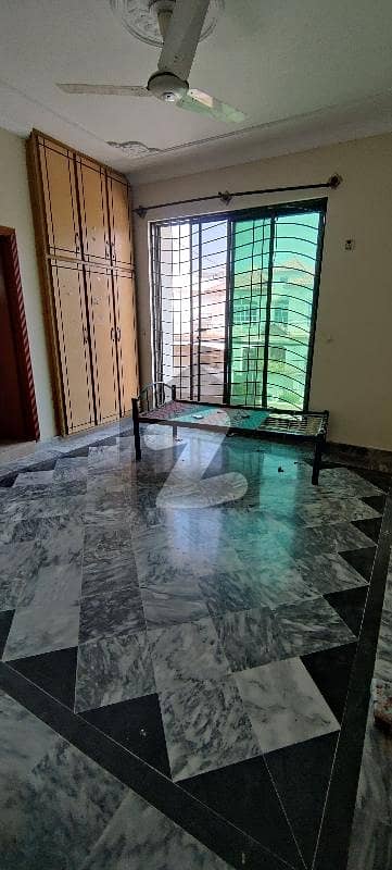 سوان گارڈن ۔ بلاک ایف سوان گارڈن,اسلام آباد میں 3 کمروں کا 15 مرلہ بالائی پورشن 65.0 ہزار میں کرایہ پر دستیاب ہے۔