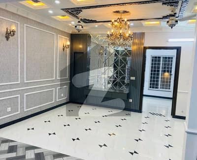 بحریہ ٹاؤن سیکٹر سی بحریہ ٹاؤن,لاہور میں 5 کمروں کا 10 مرلہ مکان 3.3 کروڑ میں برائے فروخت۔ بحریہ ٹاؤن سیکٹر سی بحریہ ٹاؤن,لاہور میں 5 کمروں کا 10 مرلہ مکان 3.3 کروڑ میں برائے فروخت۔