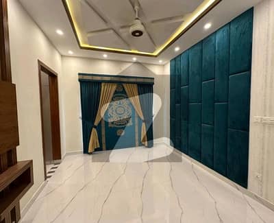 بحریہ ٹاؤن سیکٹر سی بحریہ ٹاؤن,لاہور میں 5 کمروں کا 10 مرلہ مکان 3.5 کروڑ میں برائے فروخت۔ بحریہ ٹاؤن سیکٹر سی بحریہ ٹاؤن,لاہور میں 5 کمروں کا 10 مرلہ مکان 3.5 کروڑ میں برائے فروخت۔