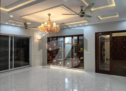 بحریہ ٹاؤن سیکٹر سی بحریہ ٹاؤن,لاہور میں 5 کمروں کا 1 کنال مکان 6.0 کروڑ میں برائے فروخت۔