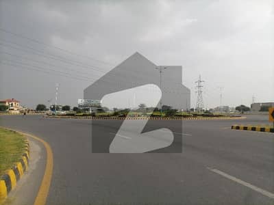 ڈی ایچ اے فیز 8 - بلاک ایکس فیز 8,ڈیفنس (ڈی ایچ اے),لاہور میں 1 کنال رہائشی پلاٹ 4.0 کروڑ میں برائے فروخت۔