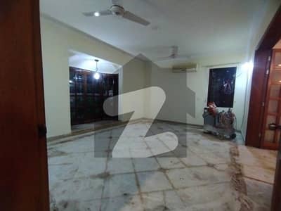 کیولری گراؤنڈ لاہور میں 4 کمروں کا 1 کنال مکان 2.3 لاکھ میں کرایہ پر دستیاب ہے۔