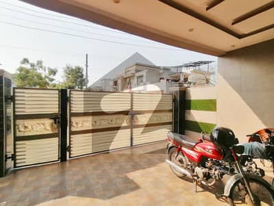 Facing Park In IEP Engineers Town 10 Marla House For Rent