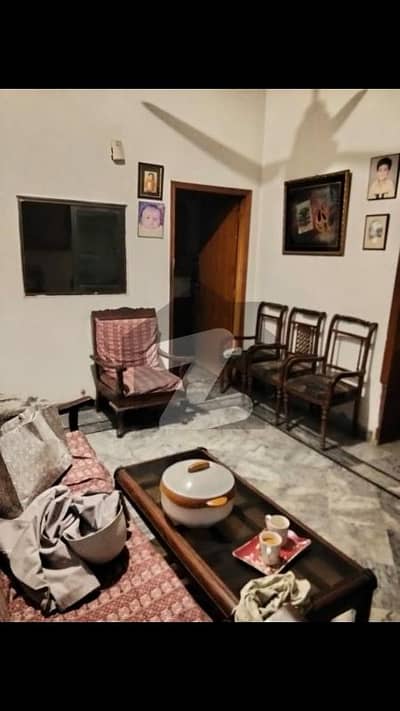 5 Marla House For Sale With 3 Indepenfant Units-5 Beds 3 Kitchens