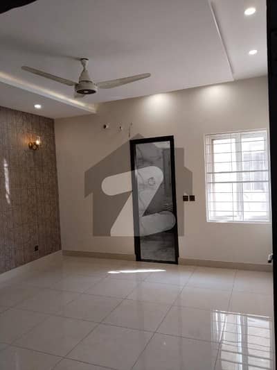 لیک سٹی میڈوز لاہور میں 3 کمروں کا 10 مرلہ بالائی پورشن 90.0 ہزار میں کرایہ پر دستیاب ہے۔