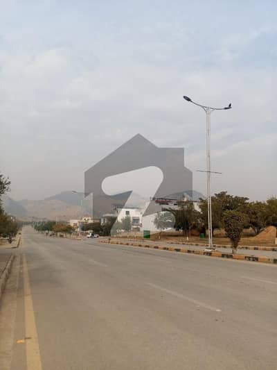 ایم پی سی ایچ ایس - بلاک ای ایم پی سی ایچ ایس ۔ ملٹی گارڈنز,بی ۔ 17,اسلام آباد میں 1 کنال رہائشی پلاٹ 2.6 کروڑ میں برائے فروخت۔