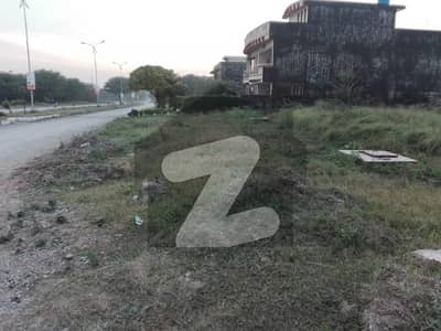 ای ۔ 11 اسلام آباد میں 6 مرلہ رہائشی پلاٹ 3.1 کروڑ میں برائے فروخت۔