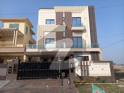 Prime Location House In Central Park - Block D Sized 10 Marla Is Available