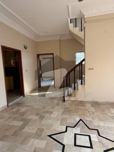 فیصل ٹاؤن ۔ بلاک ڈی فیصل ٹاؤن,لاہور میں 5 کمروں کا 10 مرلہ مکان 3.5 کروڑ میں برائے فروخت۔