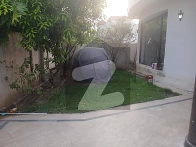 یو ای ٹی ہاؤسنگ سوسائٹی لاہور میں 3 کمروں کا 1 کنال مکان 3.8 کروڑ میں برائے فروخت۔