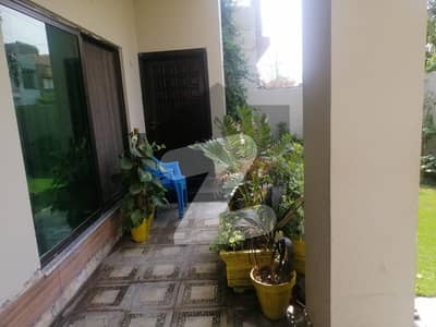 ویلینشیاء ہاؤسنگ سوسائٹی لاہور میں 3 کمروں کا 16 مرلہ زیریں پورشن 1.25 لاکھ میں کرایہ پر دستیاب ہے۔