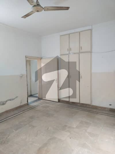 فیصل ٹاؤن ۔ بلاک ڈی فیصل ٹاؤن,لاہور میں 4 کمروں کا 7 مرلہ مکان 2.8 کروڑ میں برائے فروخت۔