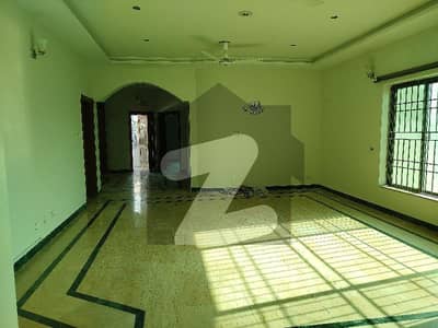 ای ۔ 11 اسلام آباد میں 3 کمروں کا 1 کنال بالائی پورشن 1.65 لاکھ میں کرایہ پر دستیاب ہے۔