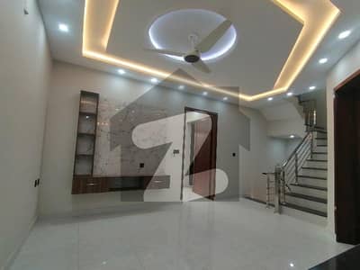 Prime Location 5 Marla House Up For sale In Park View City