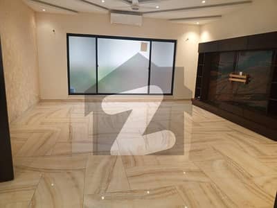 ڈی ایچ اے فیز 6 ڈیفنس (ڈی ایچ اے),لاہور میں 5 کمروں کا 1 کنال مکان 3.9 لاکھ میں کرایہ پر دستیاب ہے۔