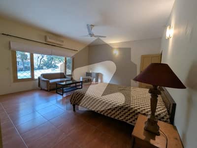 ایف ۔ 8 اسلام آباد میں 3 کمروں کا 2 کنال بالائی پورشن 3.0 لاکھ میں کرایہ پر دستیاب ہے۔