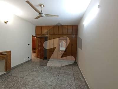 آئی ۔ 8/2 آئی ۔ 8,اسلام آباد میں 3 کمروں کا 14 مرلہ مکان 1.95 لاکھ میں کرایہ پر دستیاب ہے۔