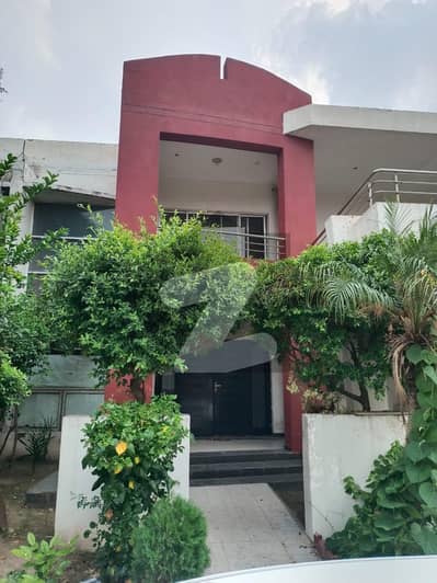 A BEAUTIFUL 8 MARLA EUROPEAN HOUSE FOR SALE