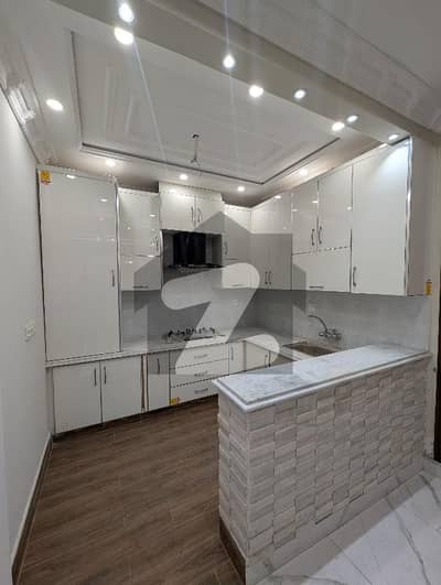 بحریہ ٹاؤن - اوورسیزبی بحریہ ٹاؤن اوورسیز انکلیو,بحریہ ٹاؤن,لاہور میں 6 کمروں کا 10 مرلہ مکان 1.6 لاکھ میں کرایہ پر دستیاب ہے۔