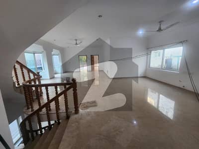 ایف ۔ 11 اسلام آباد میں 6 کمروں کا 1 کنال مکان 19.0 کروڑ میں برائے فروخت۔