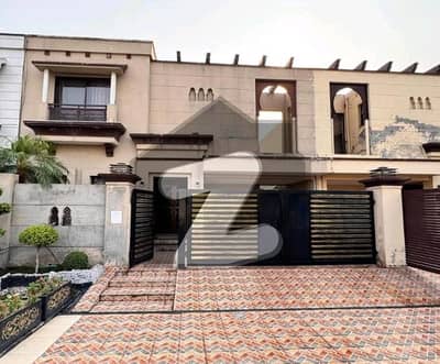 سٹی ہاؤسنگ سوسائٹی گوجرانوالہ میں 5 کمروں کا 10 مرلہ مکان 3.7 کروڑ میں برائے فروخت۔