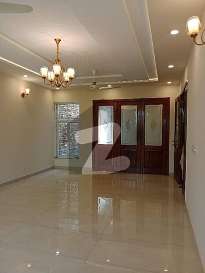 ڈی ۔ 12/3 ڈی ۔ 12,اسلام آباد میں 8 کمروں کا 1 کنال مکان 5.9 لاکھ میں کرایہ پر دستیاب ہے۔