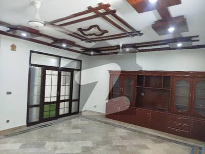 پی ڈبلیو ڈی ہاؤسنگ سکیم اسلام آباد میں 3 کمروں کا 10 مرلہ مکان 2.4 کروڑ میں برائے فروخت۔