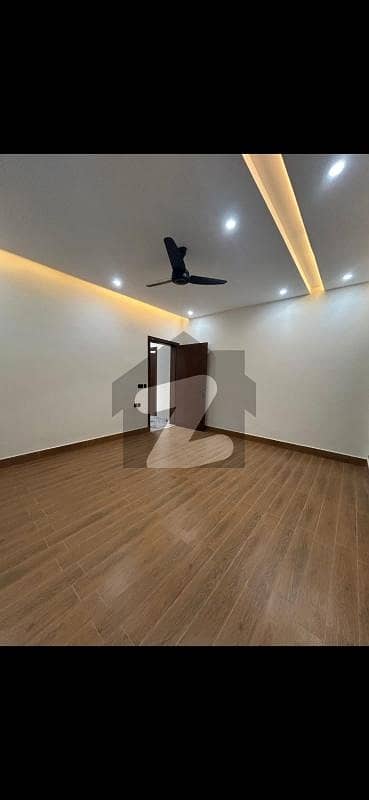 نیسپاک سکیم فیز 3 ڈیفینس روڈ,لاہور میں 4 کمروں کا 18 مرلہ مکان 5.05 کروڑ میں برائے فروخت۔