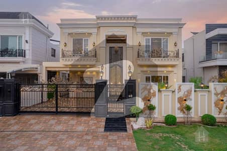 ڈی ایچ اے فیز 6 ڈیفنس (ڈی ایچ اے),لاہور میں 5 کمروں کا 1 کنال مکان 8.9 کروڑ میں برائے فروخت۔