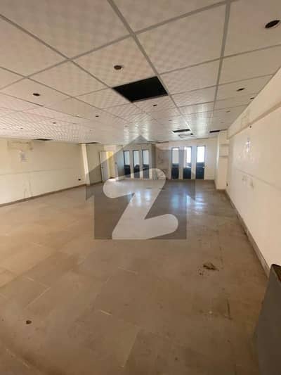 شاہراہِ فیصل کراچی میں 5 مرلہ دفتر 1.8 لاکھ میں کرایہ پر دستیاب ہے۔