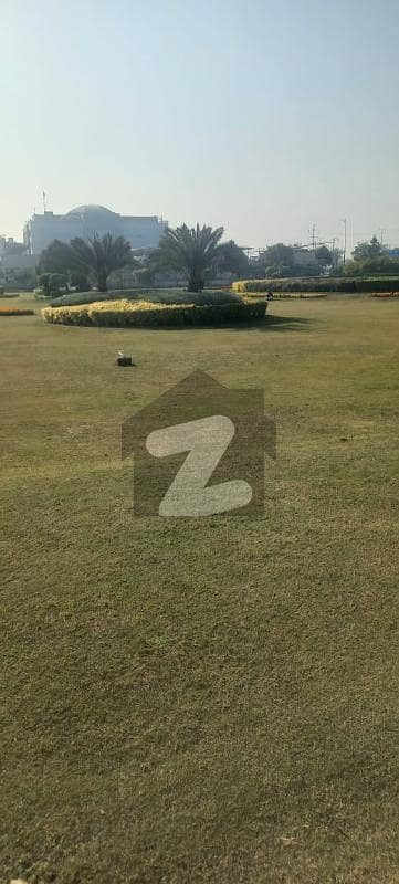 main direct approch near to park and mosque possesion available top location near by to housese DHA phase 8 ivy green z5 7 marla plot