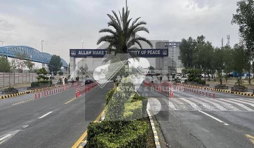 ڈی ایچ اے فیز 8 - بلاک ٹی فیز 8,ڈیفنس (ڈی ایچ اے),لاہور میں 1 کنال رہائشی پلاٹ 5.7 کروڑ میں برائے فروخت۔