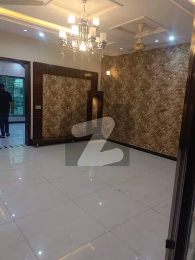 بحریہ ٹاؤن ٹیولپ بلاک بحریہ ٹاؤن سیکٹر سی,بحریہ ٹاؤن,لاہور میں 3 کمروں کا 10 مرلہ بالائی پورشن 65.0 ہزار میں کرایہ پر دستیاب ہے۔