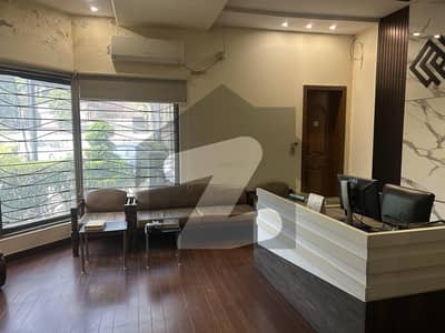 ماڈل ٹاؤن ۔ بلاک سی ماڈل ٹاؤن,لاہور میں 5 کمروں کا 3 کنال مکان 40.0 کروڑ میں برائے فروخت۔