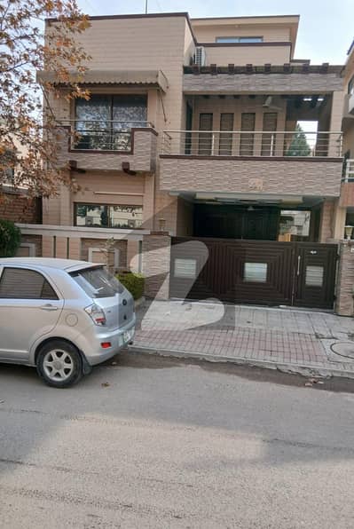 10 Marla House In Only Rs. 46000000